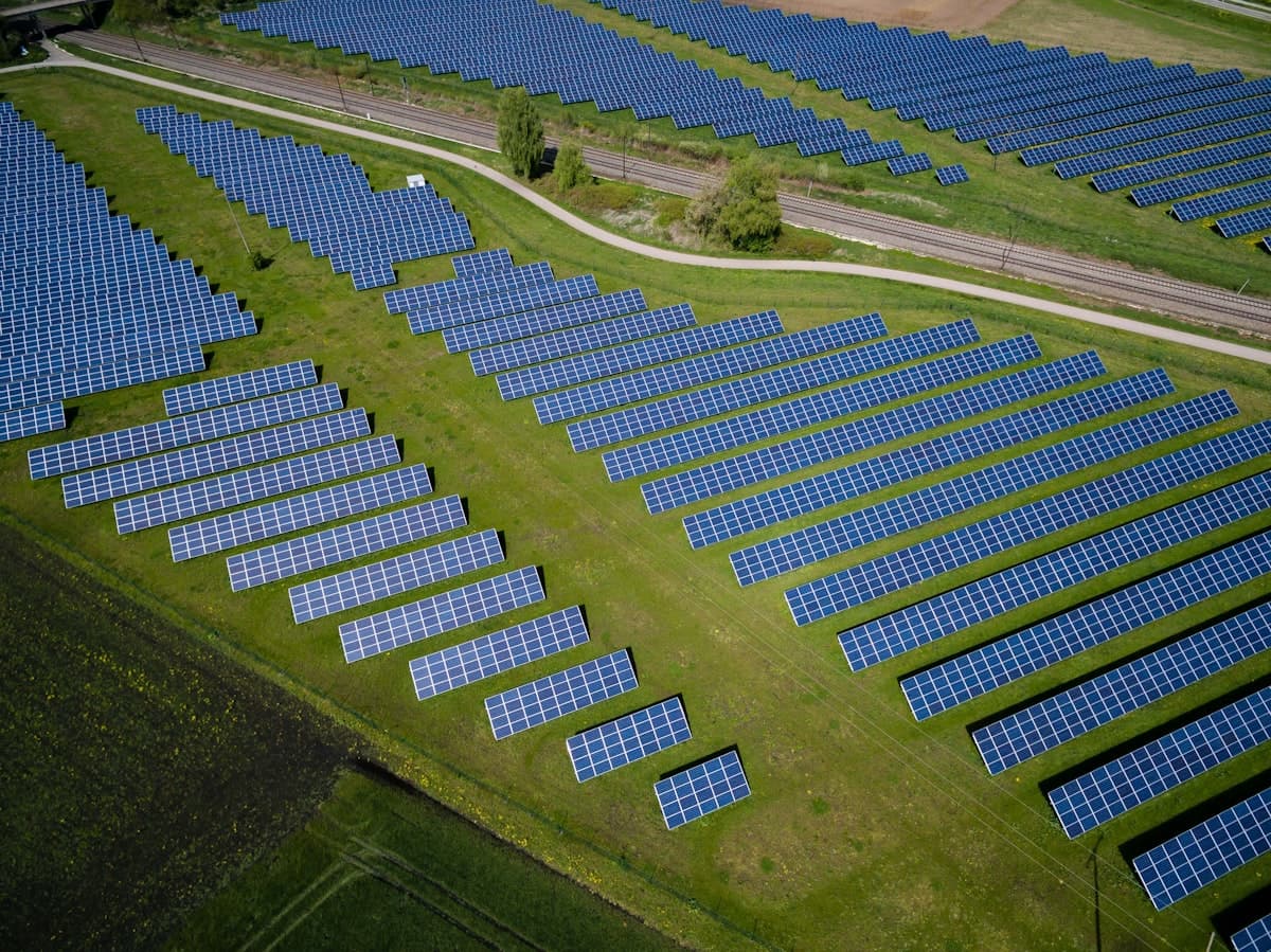 Ferme solaire — haute capacité et autonomie